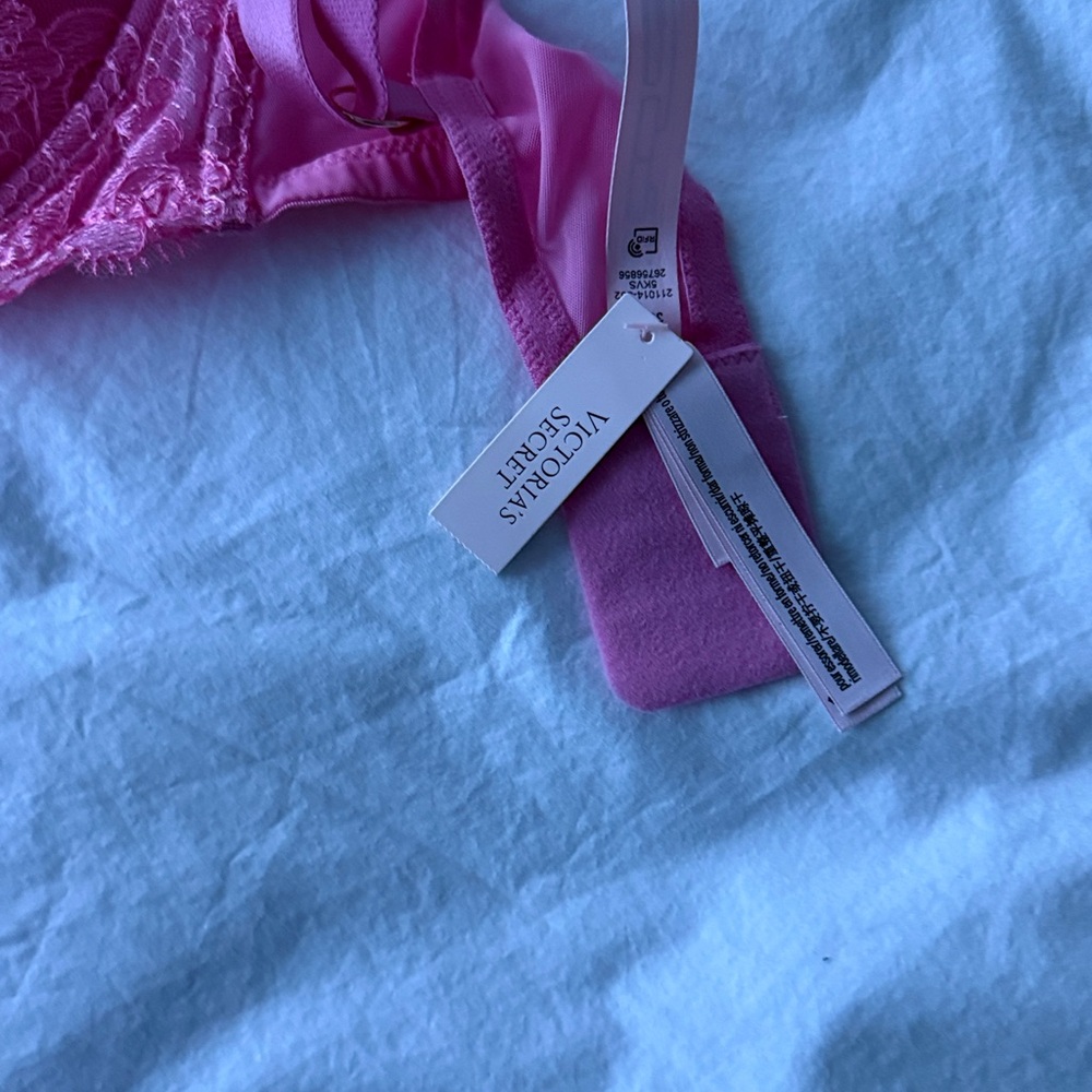 Victoria's Secret Hot Pink Lace Underwire Bra Unlined - Picture 3 of 5
